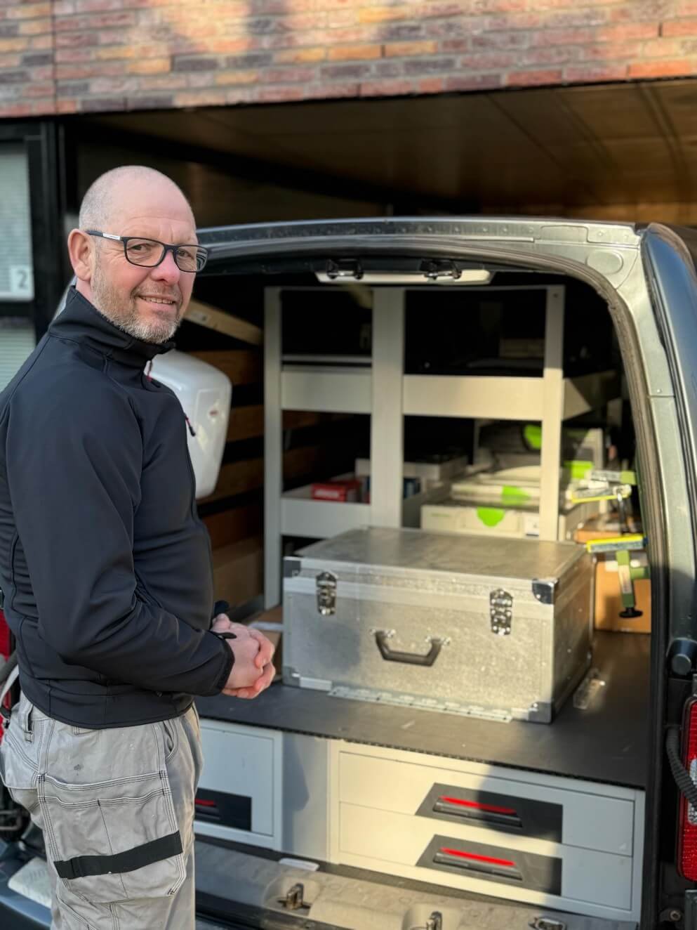 Monteur voor hang- en sluitwerk